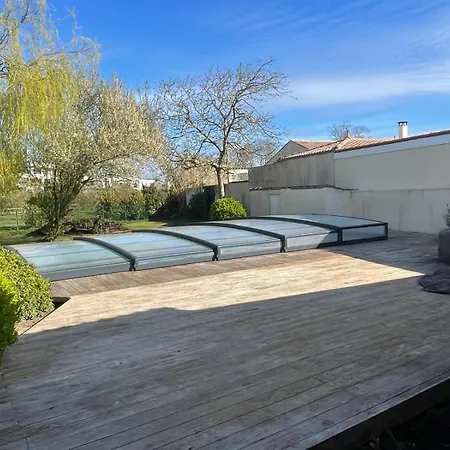 Maison Piscine A 3' De La Mer. Holiday home *