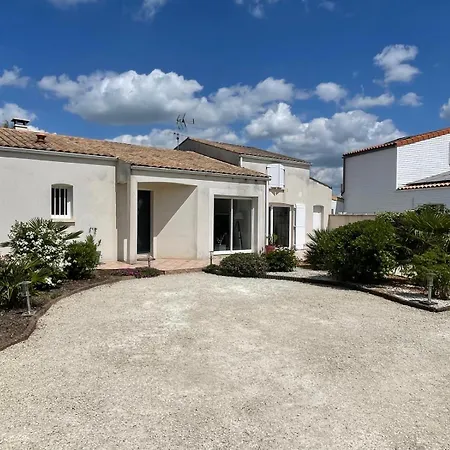 Dom wakacyjny Maison Piscine A 3' De La Mer. Yves